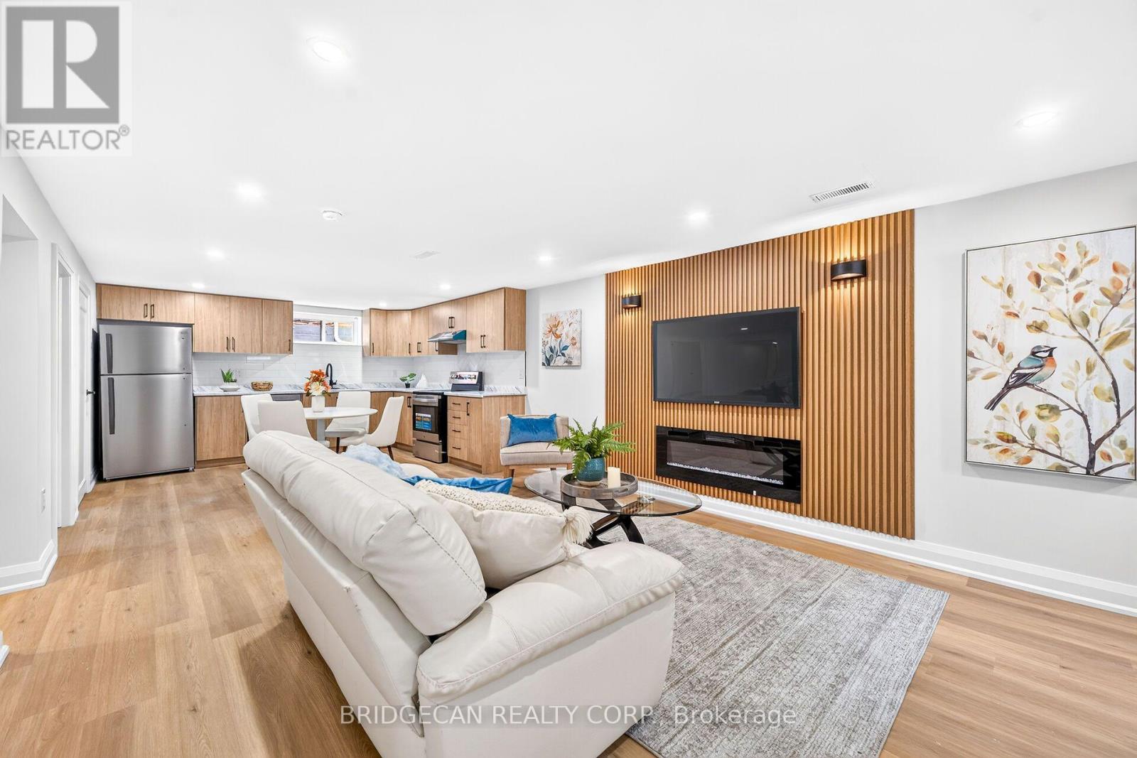 138 RENDELL BOULEVARD - Image 31
