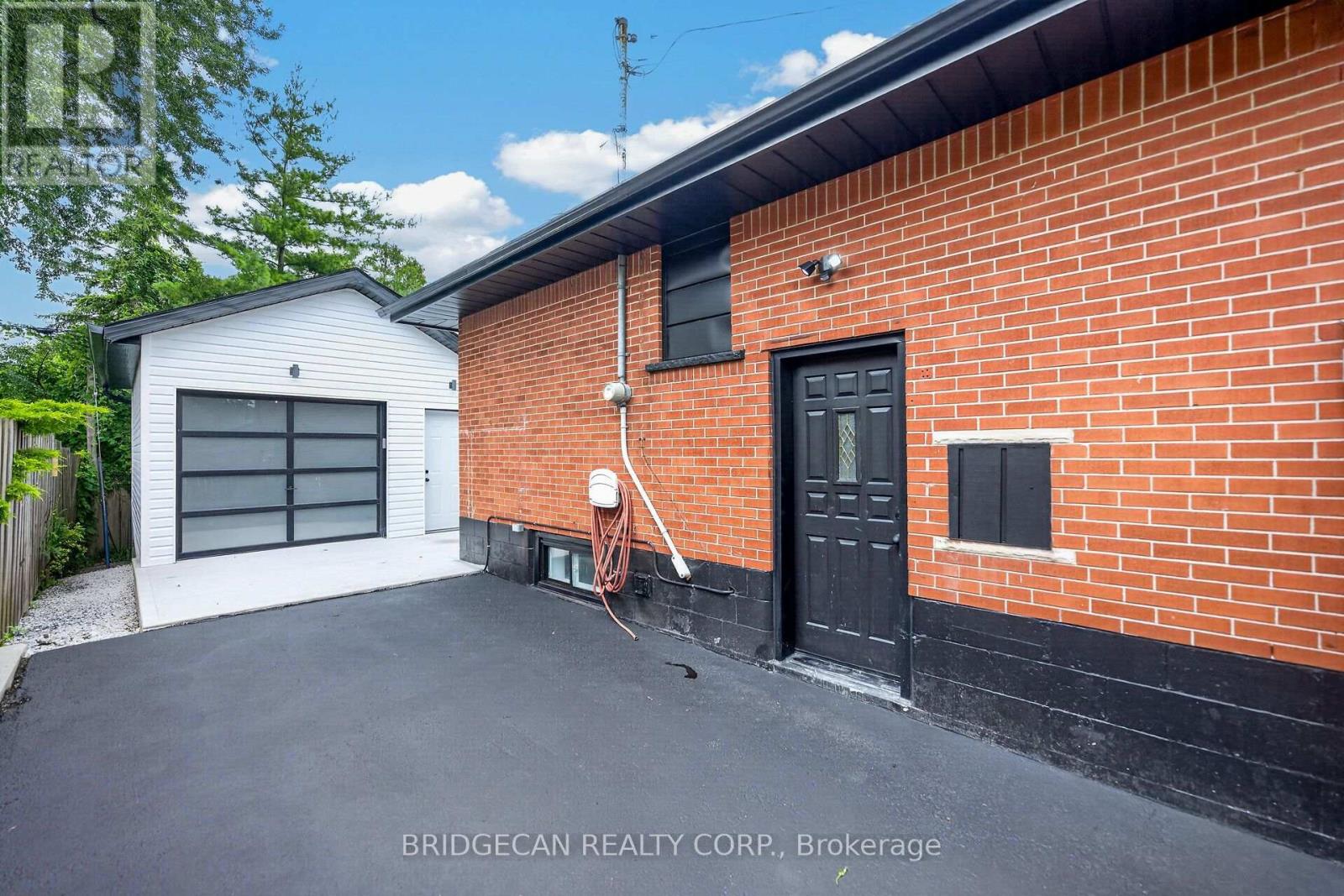 138 RENDELL BOULEVARD - Image 42