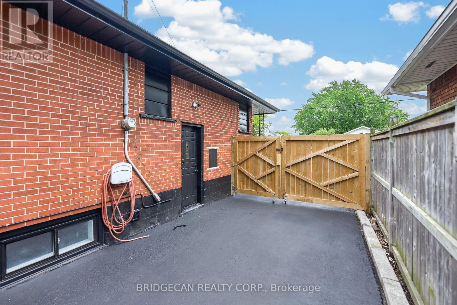 138 RENDELL BOULEVARD - 46