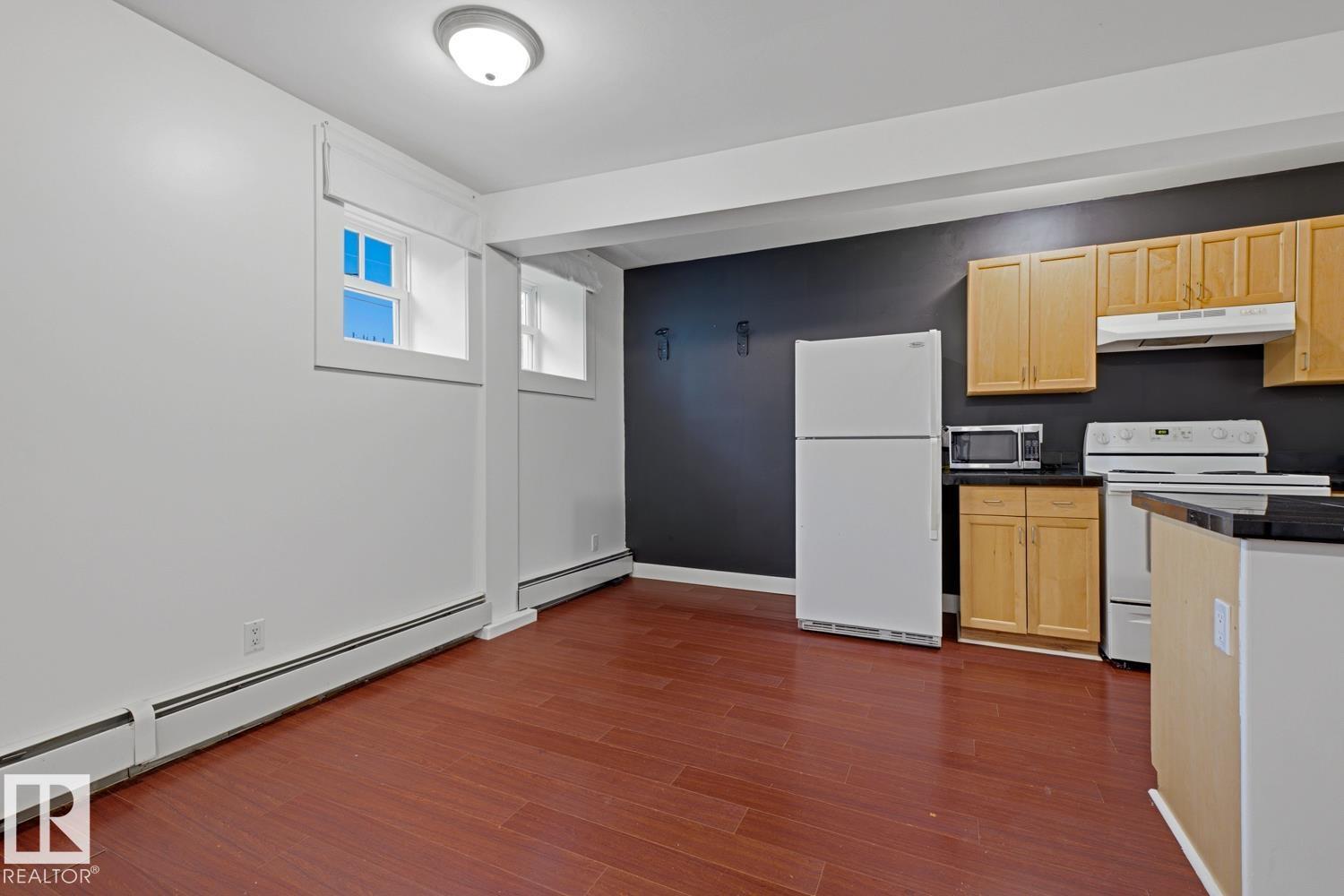 #3 9955 114 ST NW - 11