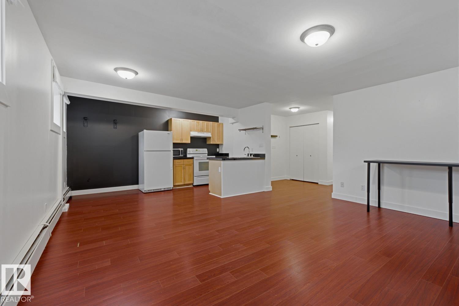 #3 9955 114 ST NW - 10