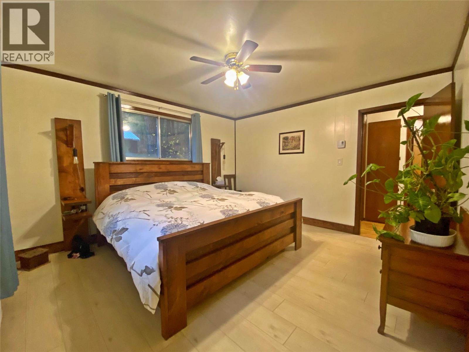 541 24 Highway - 23
