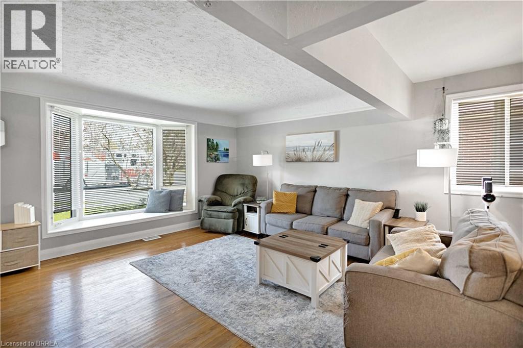 371 OTTAWA Street S - 9