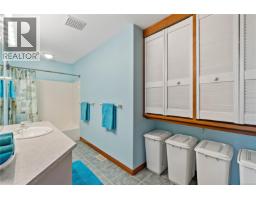 Bathroom - 1990 Rena Rd, Nanoose Bay, BC V9P9B1 Photo 15