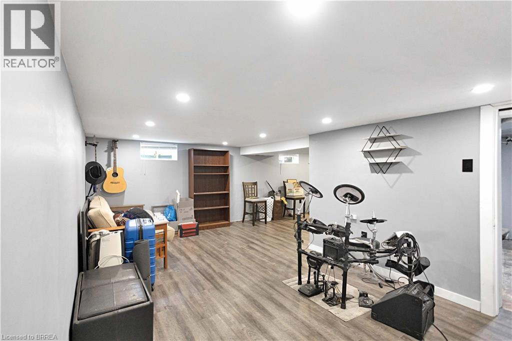 371 OTTAWA Street S - 32