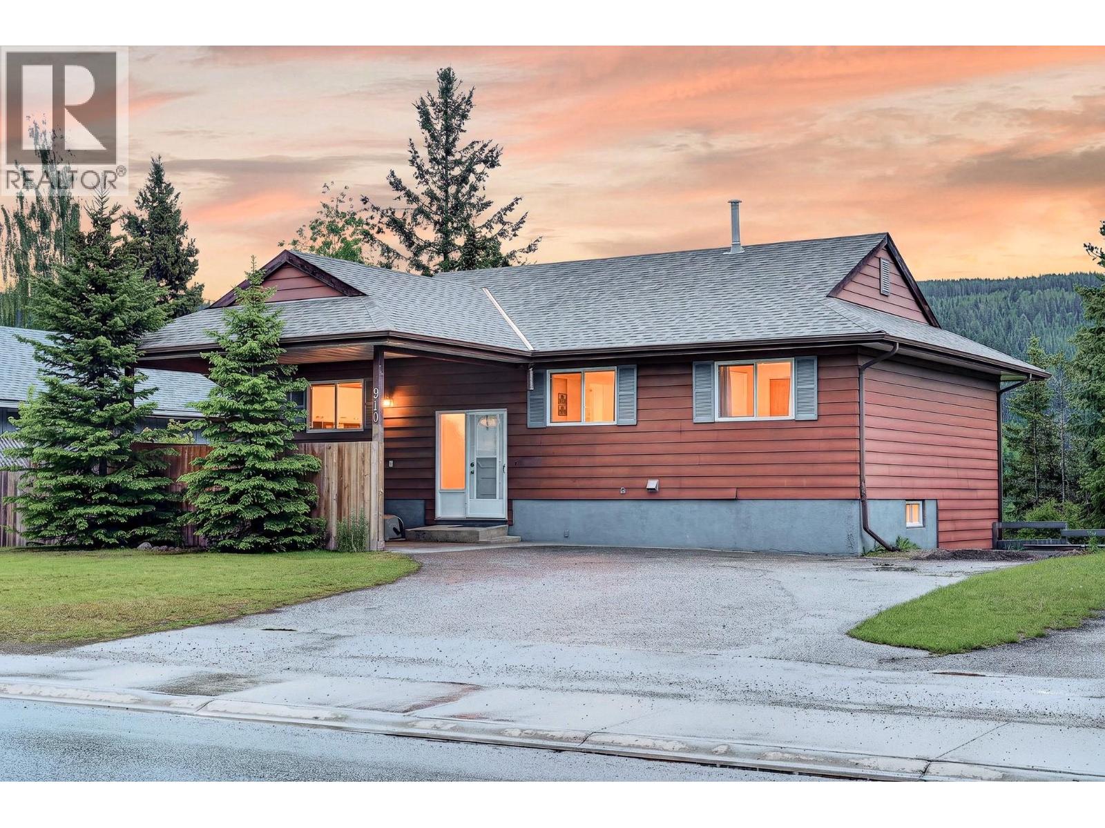 910 Alpine Way - 1