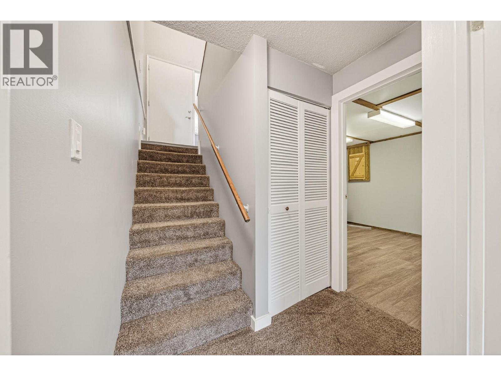 910 Alpine Way - 37