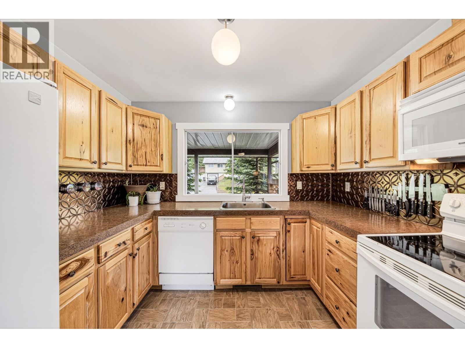 910 Alpine Way - Image 7