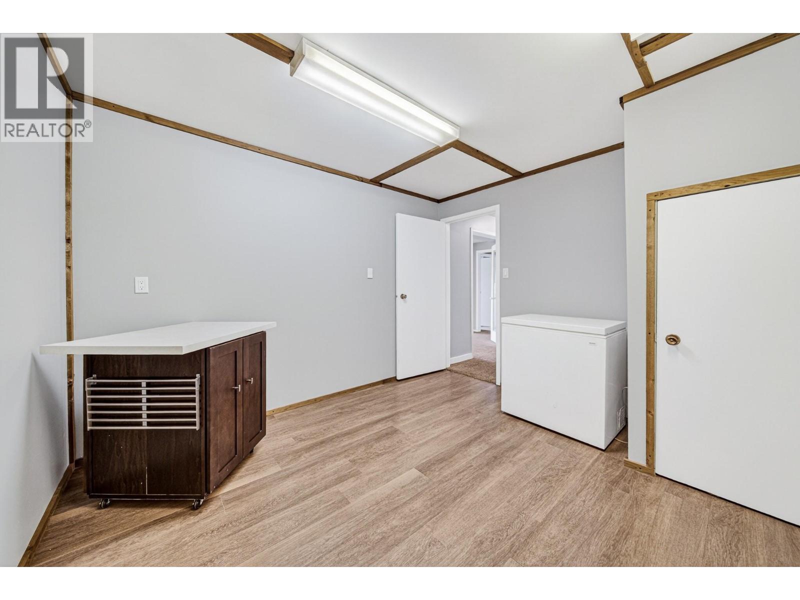 910 Alpine Way - 39