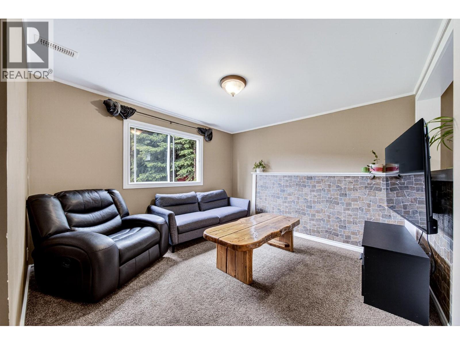 910 Alpine Way - Image 45