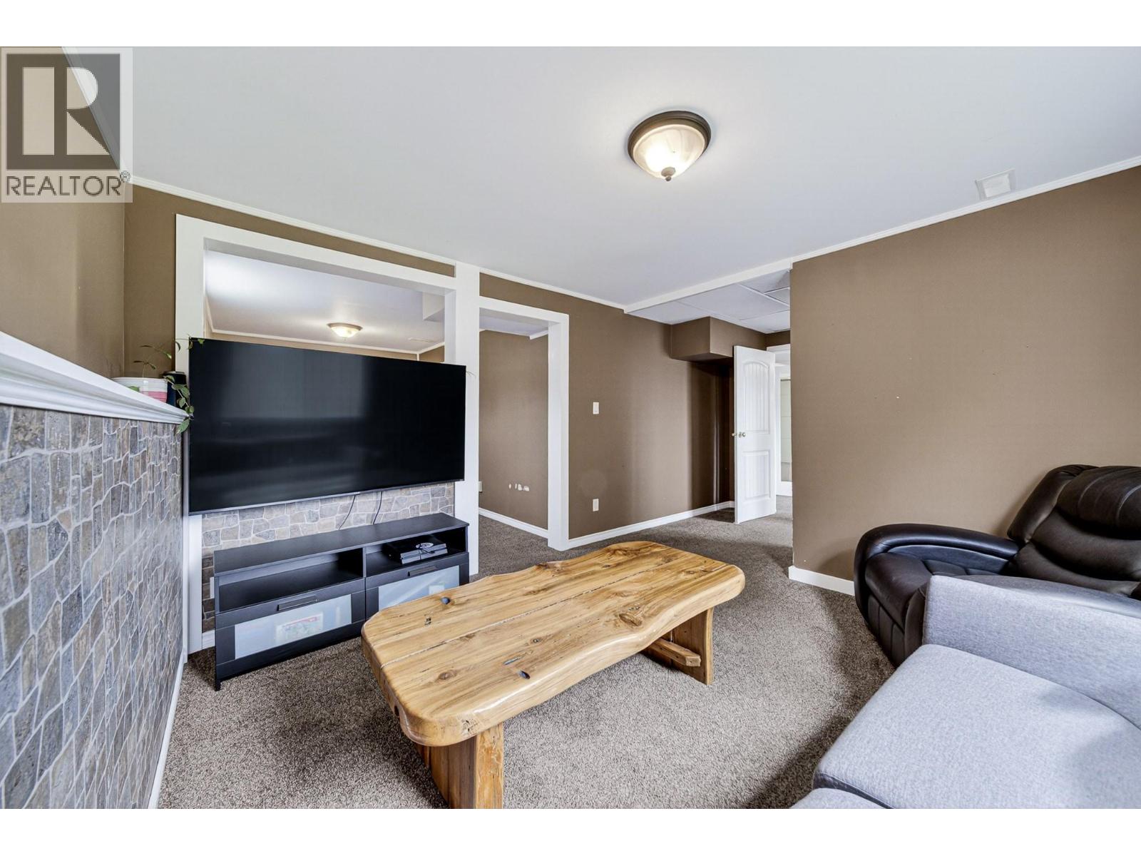 910 Alpine Way - 47