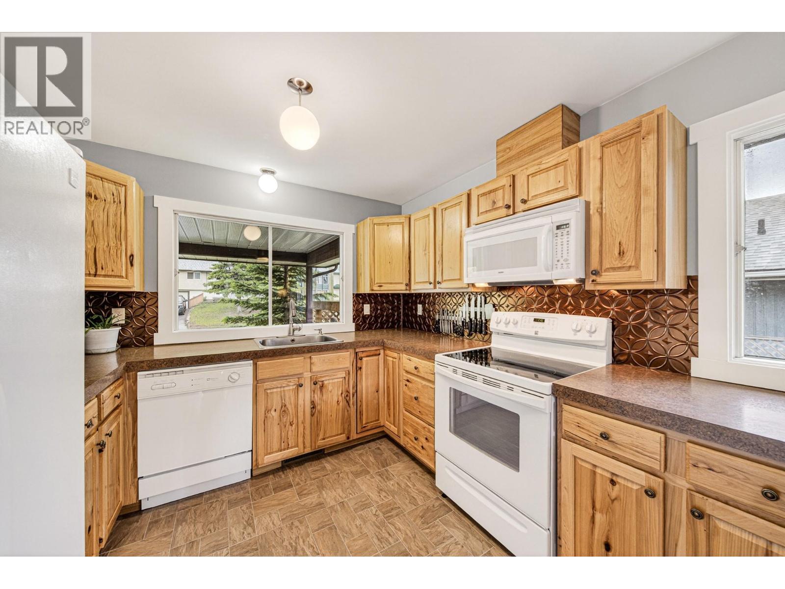 910 Alpine Way - 9