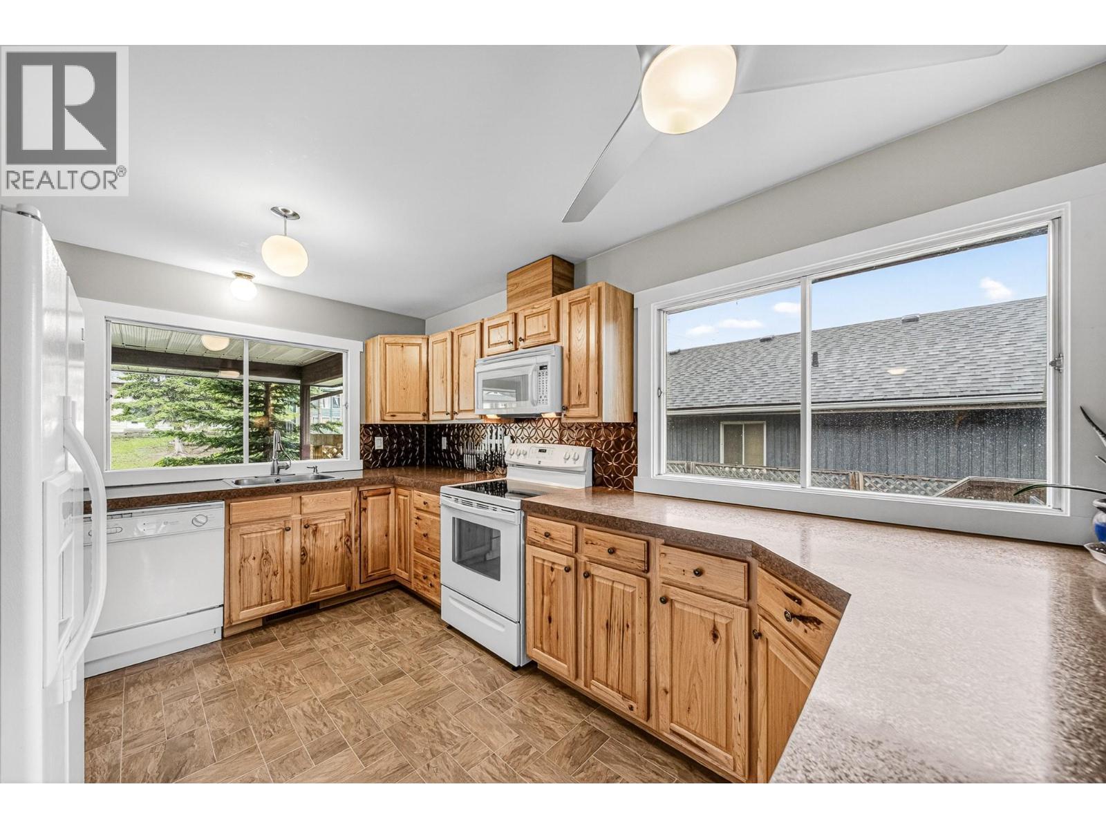 910 Alpine Way - 11