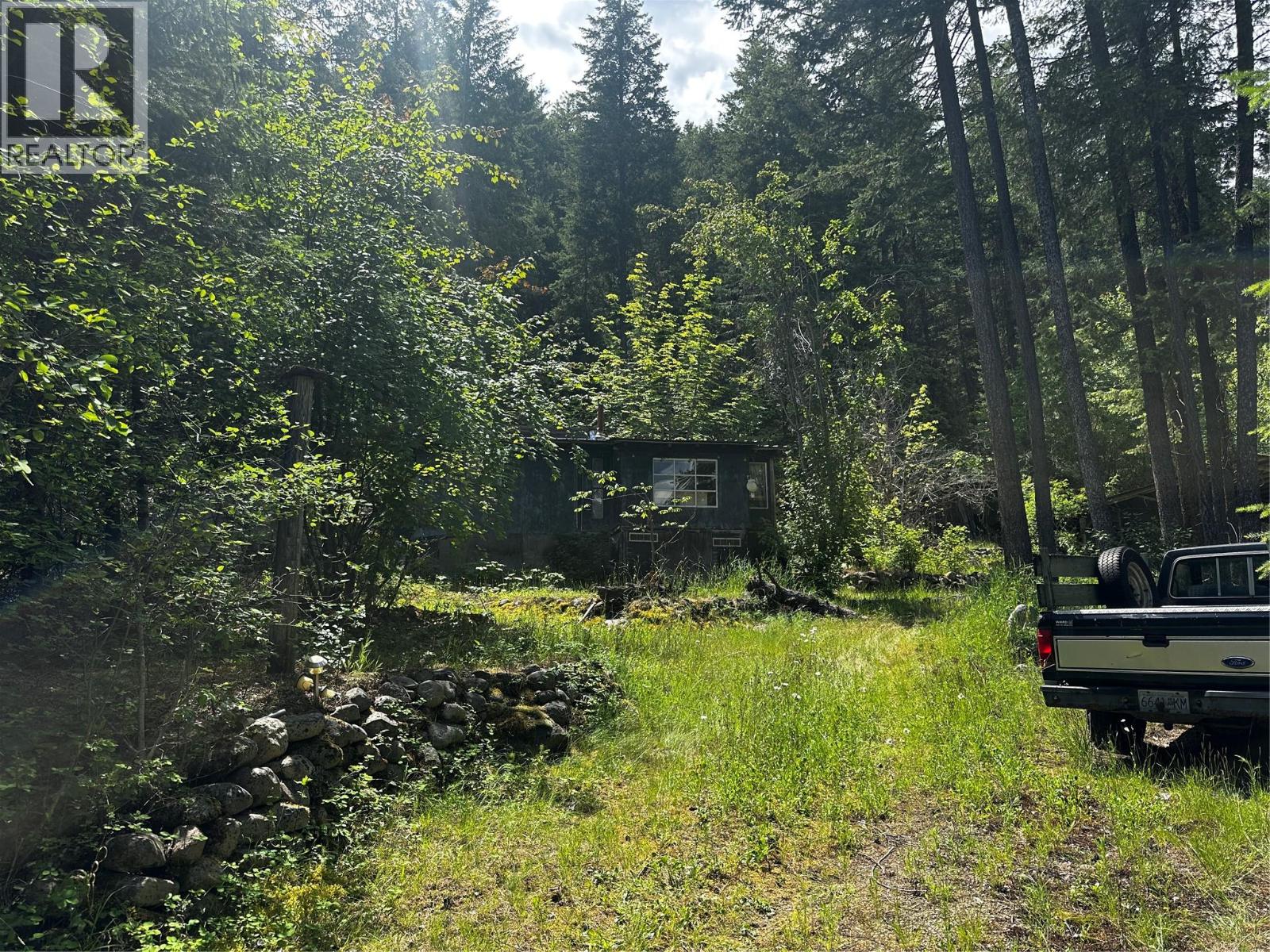 648 LOWER ARROW LAKE Road - Image 33