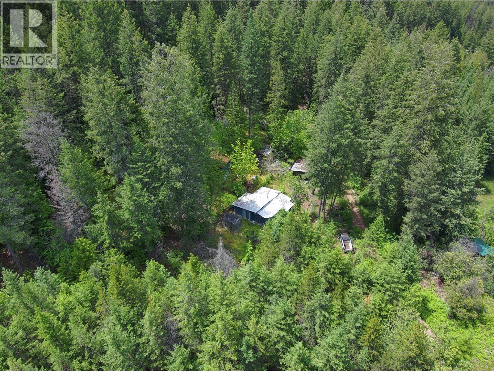 648 LOWER ARROW LAKE Road - 14