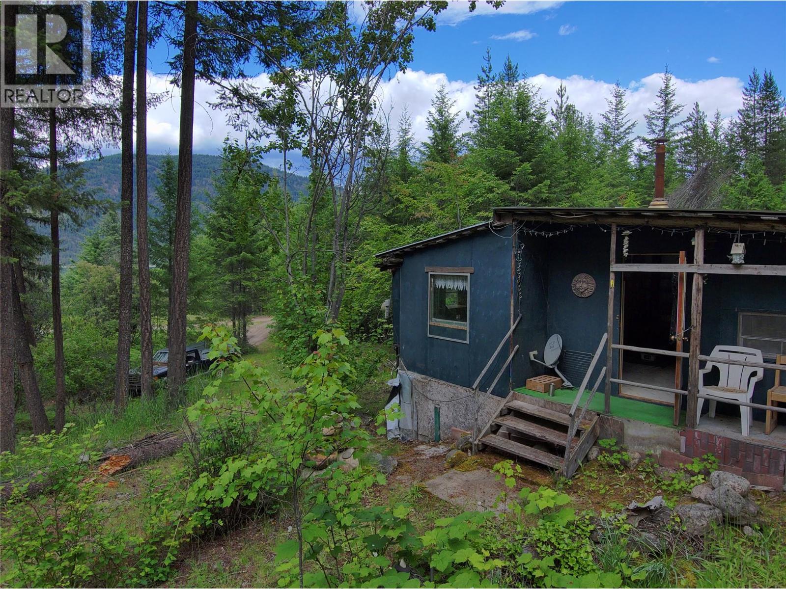 648 LOWER ARROW LAKE Road - 27