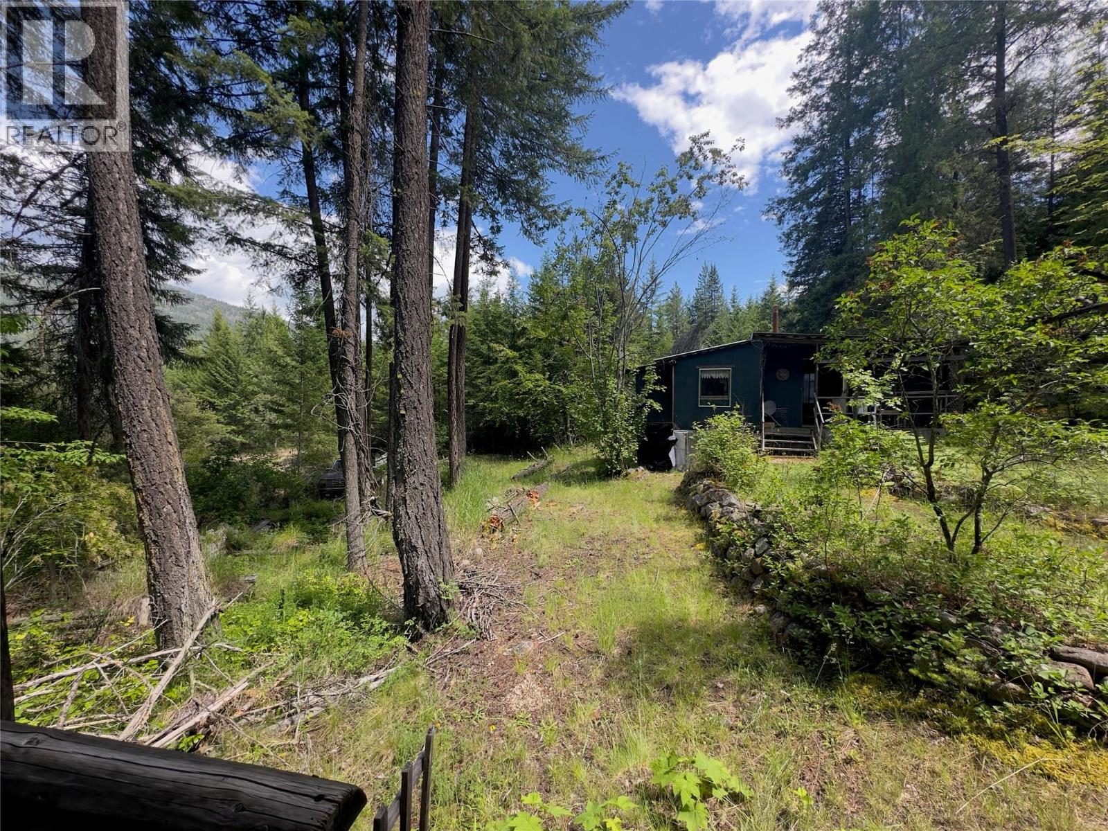 648 LOWER ARROW LAKE Road - 39