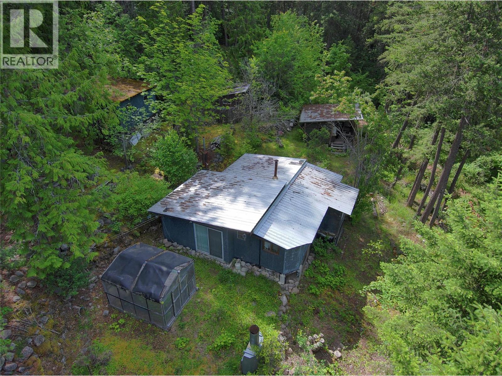 648 LOWER ARROW LAKE Road - 21