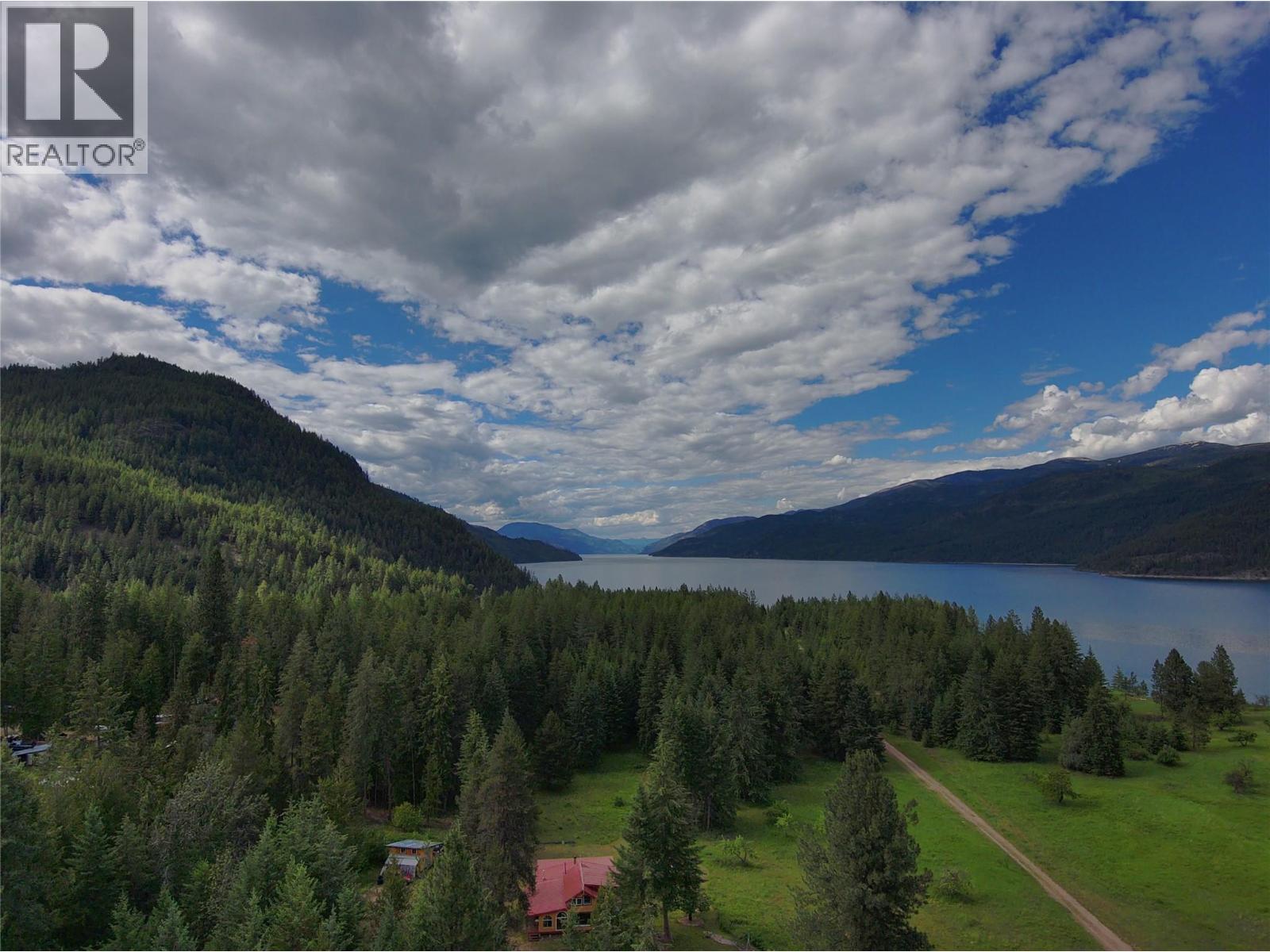 648 LOWER ARROW LAKE Road - 71