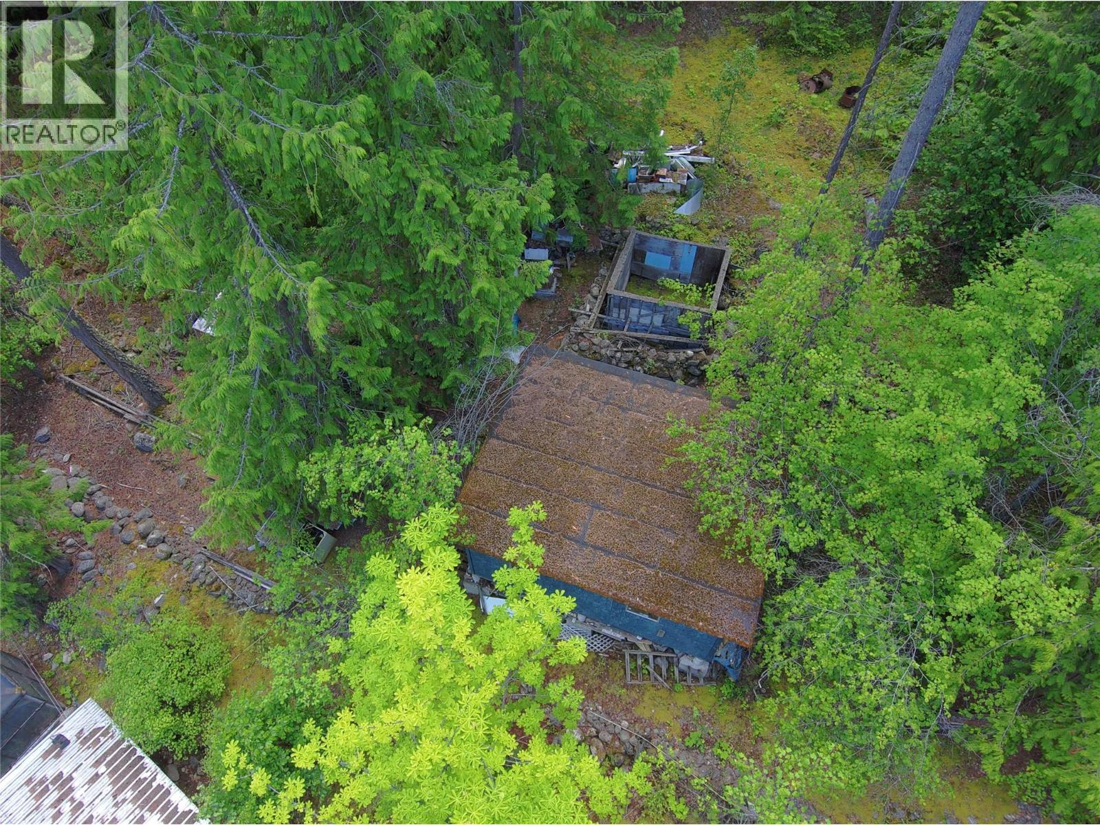 648 LOWER ARROW LAKE Road - 62