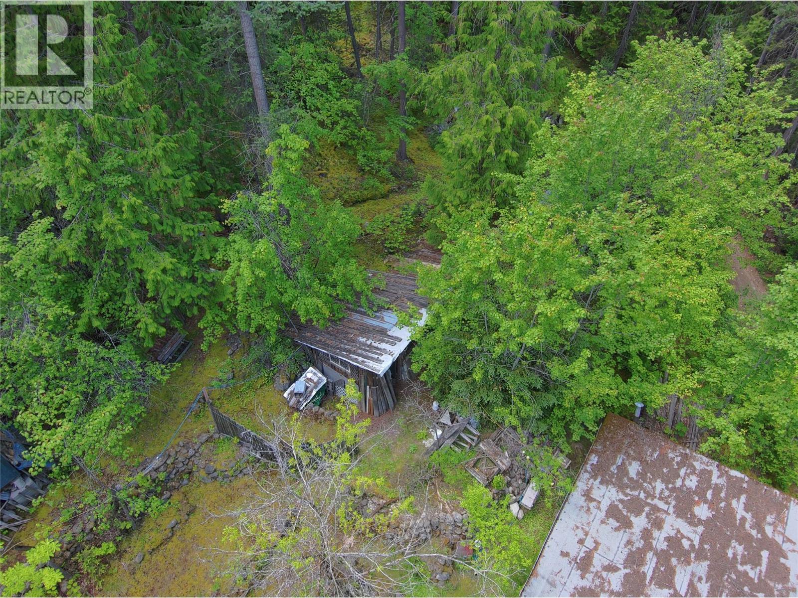 648 LOWER ARROW LAKE Road - 66