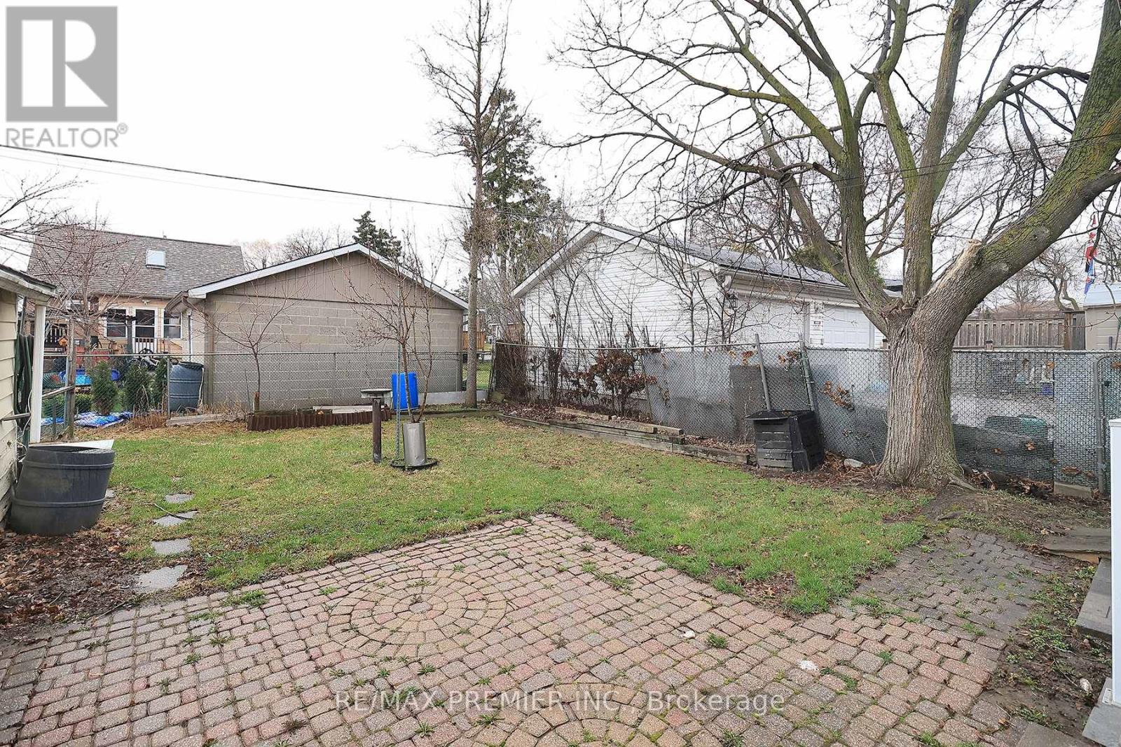 15 BONIFACE AVENUE - 18