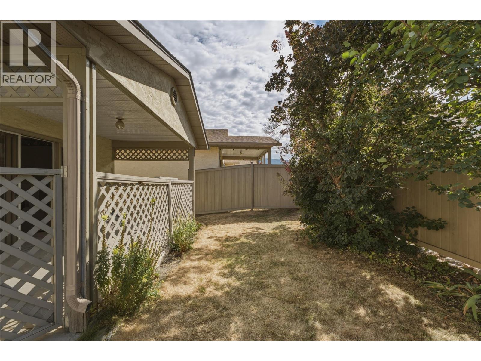 #15 3850 Argyle Avenue - 33