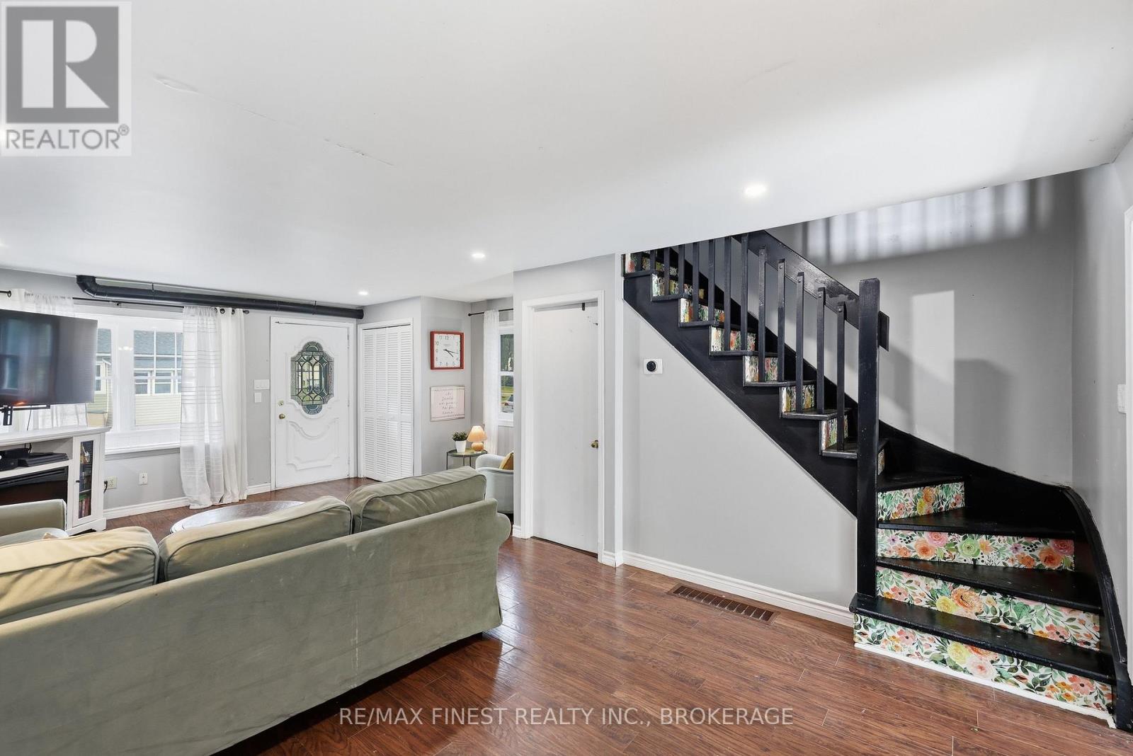 348 CHARLES STREET N - 13