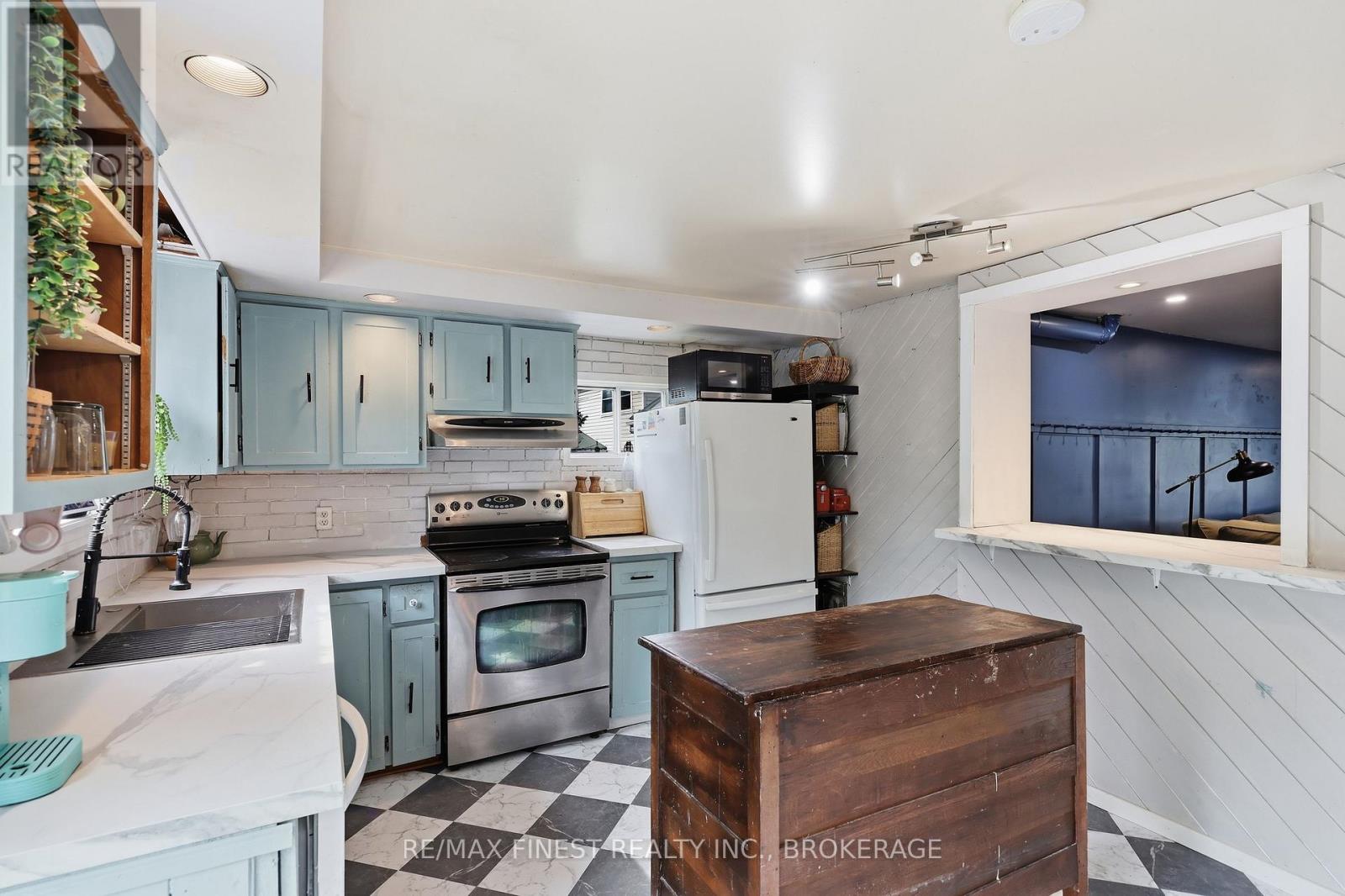 348 CHARLES STREET N - 15