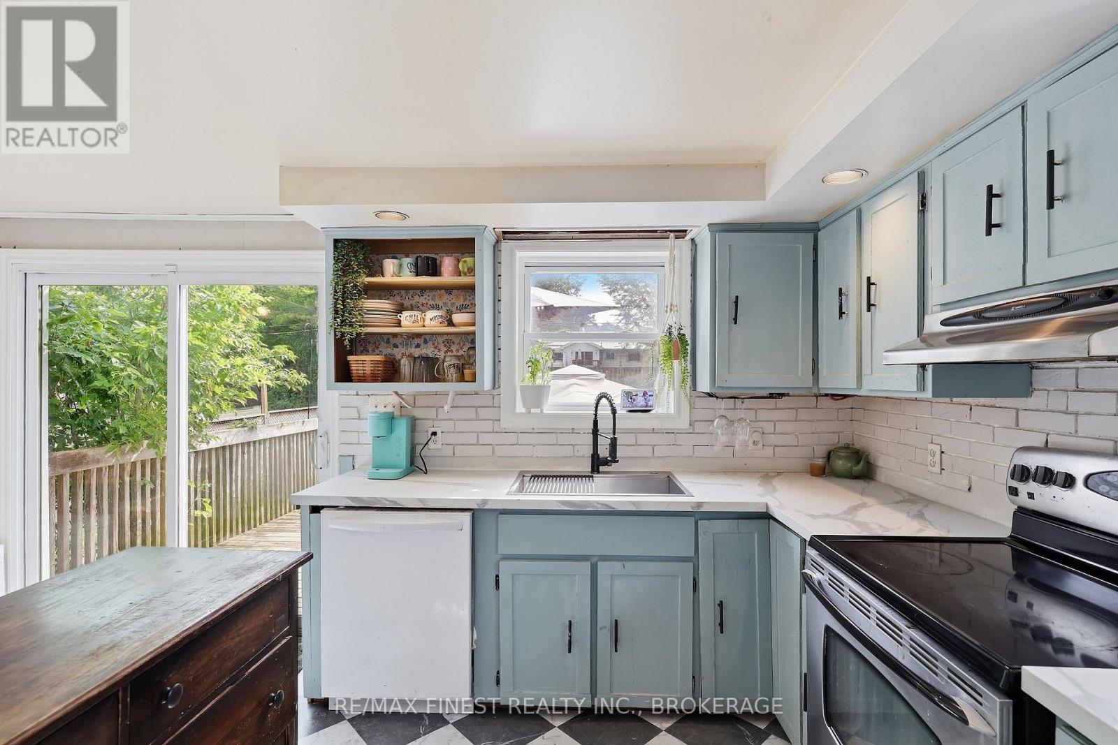348 CHARLES STREET N - 17