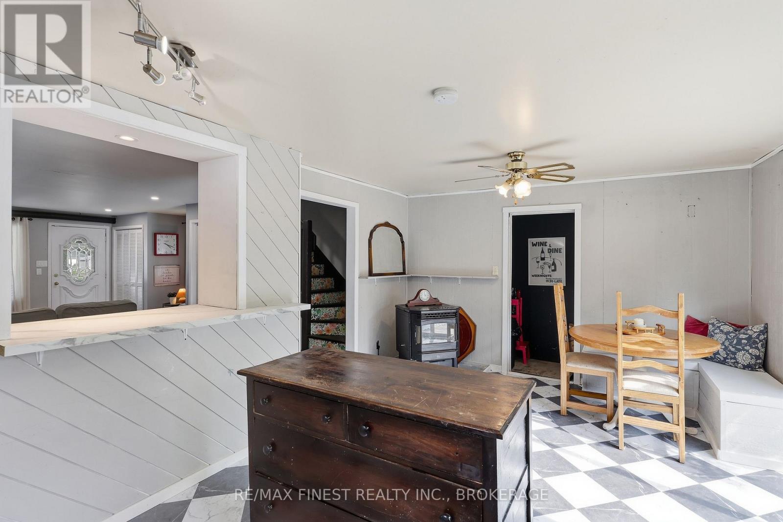 348 CHARLES STREET N - 19
