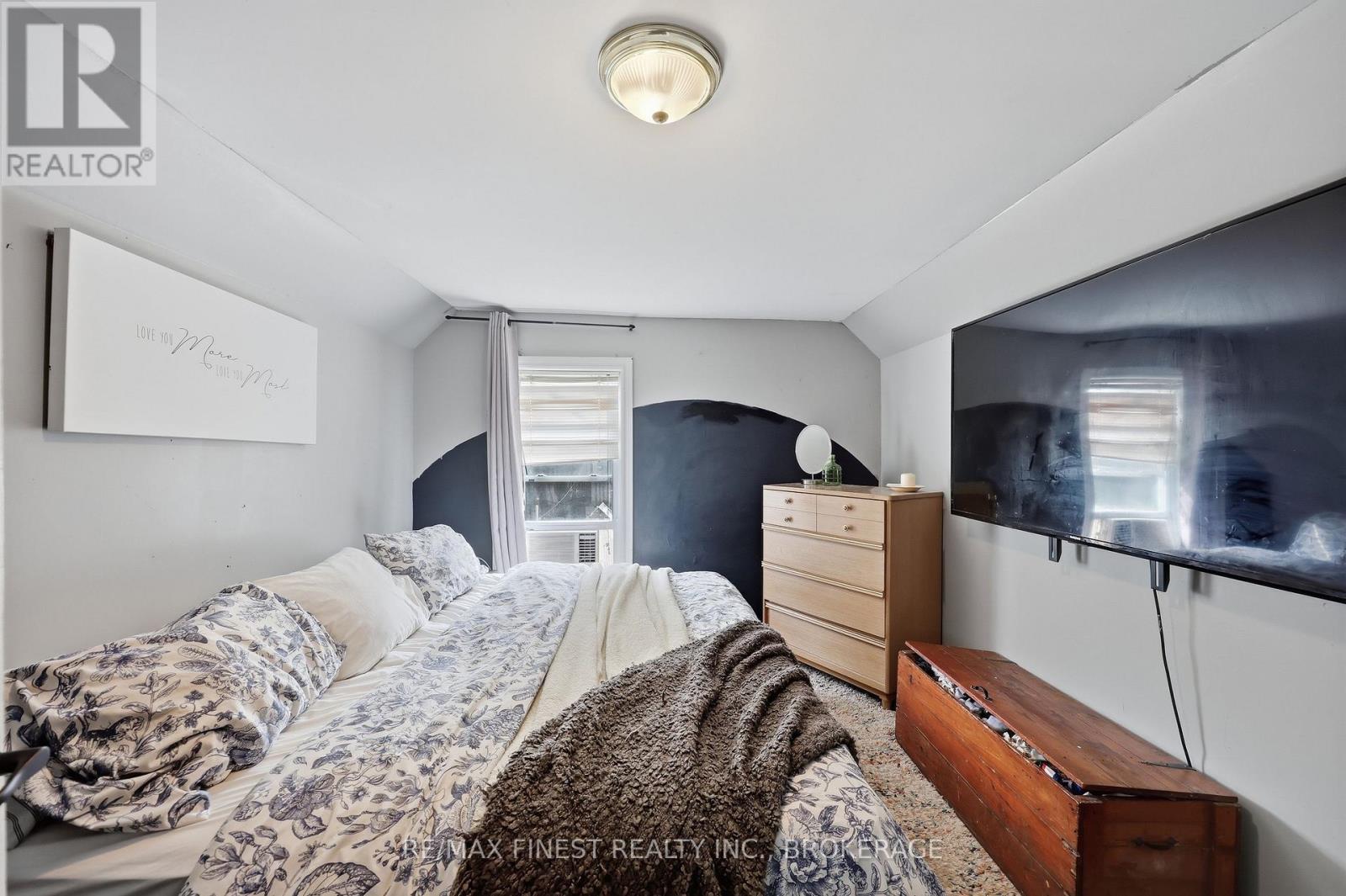 348 CHARLES STREET N - 20