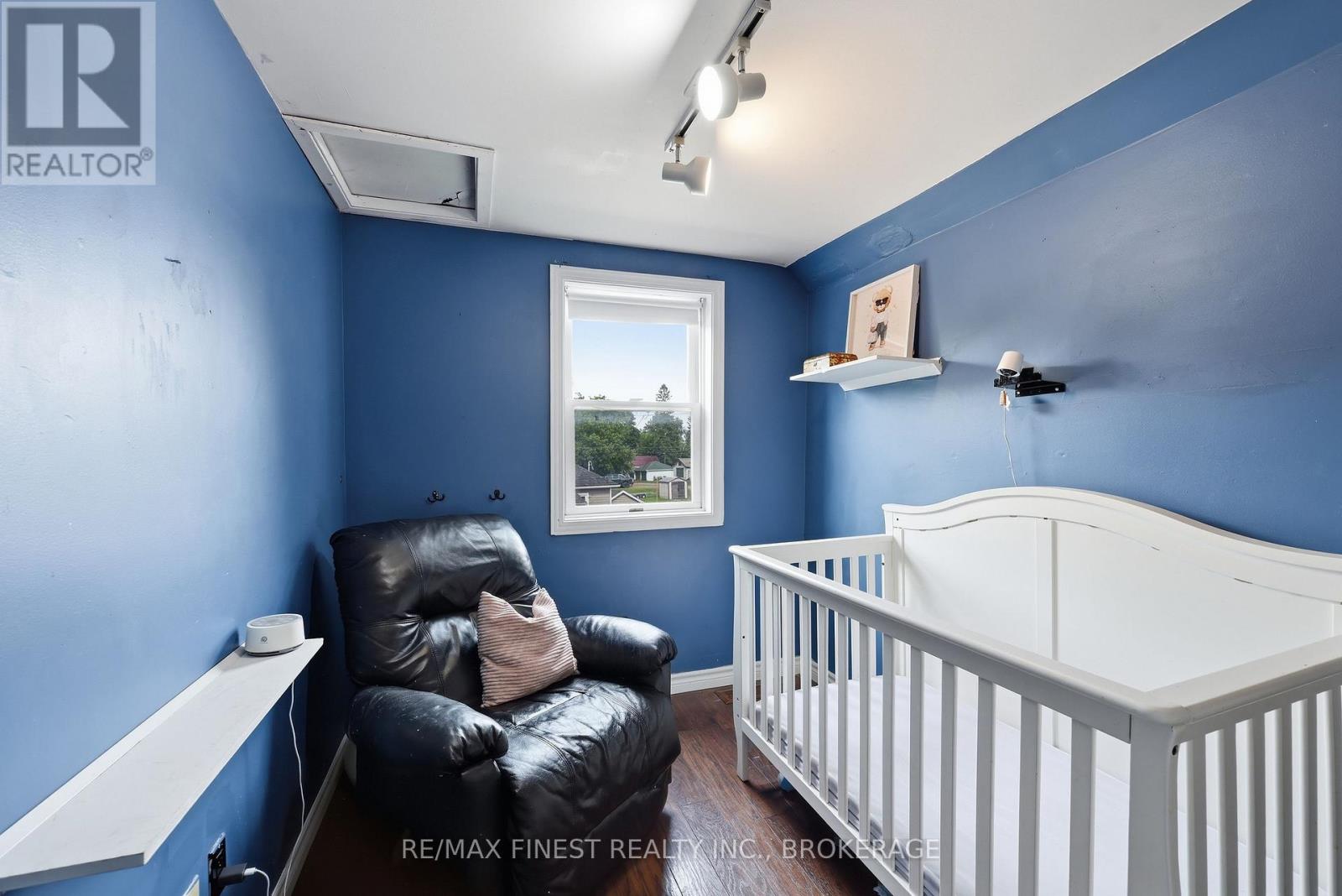 348 CHARLES STREET N - 25