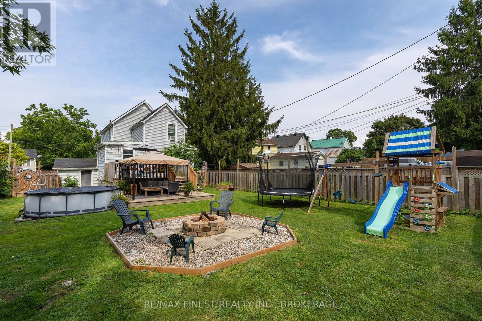 348 CHARLES STREET N - 5
