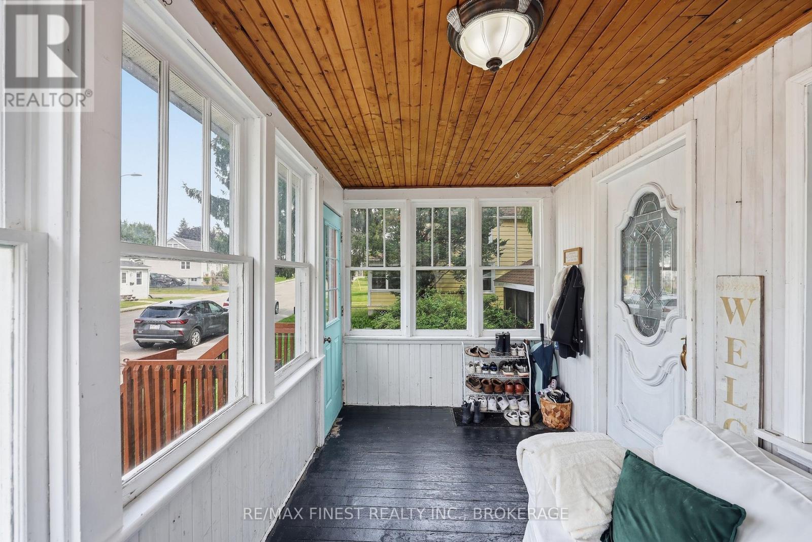 348 CHARLES STREET N - 6