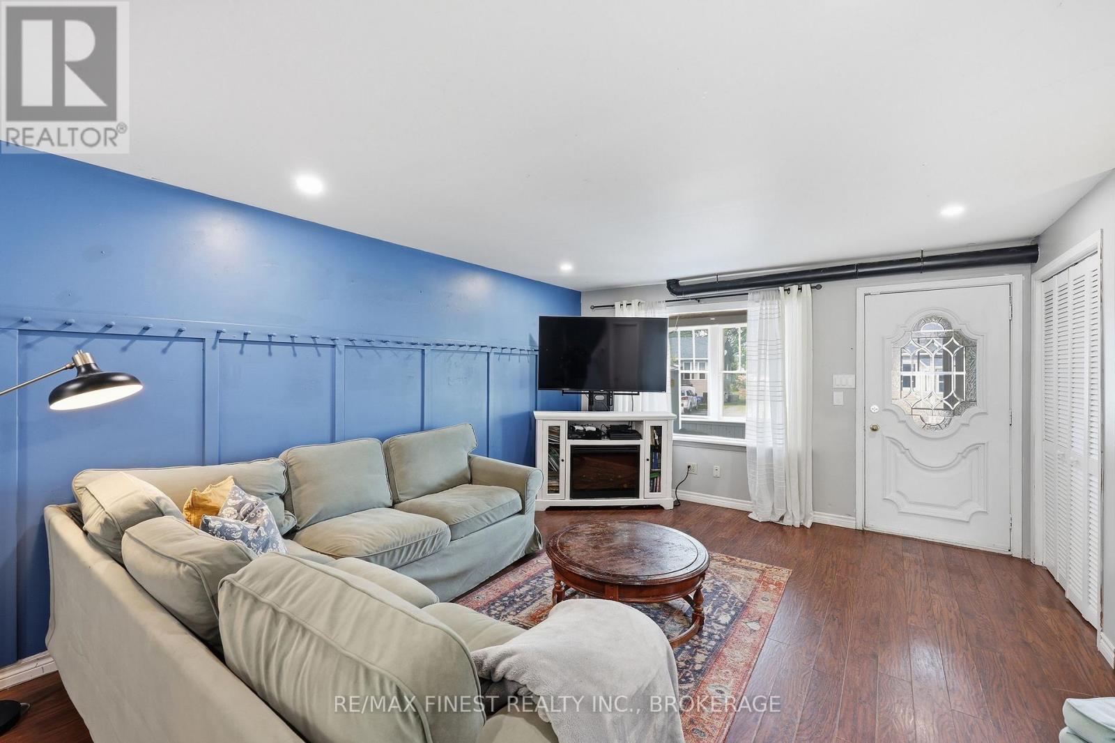 348 CHARLES STREET N - 7