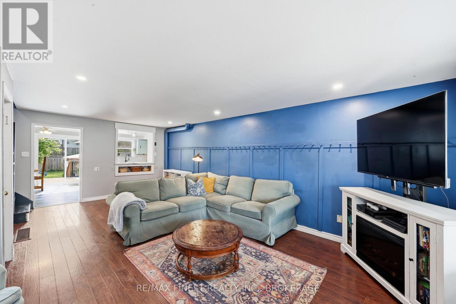 348 CHARLES STREET N - 9