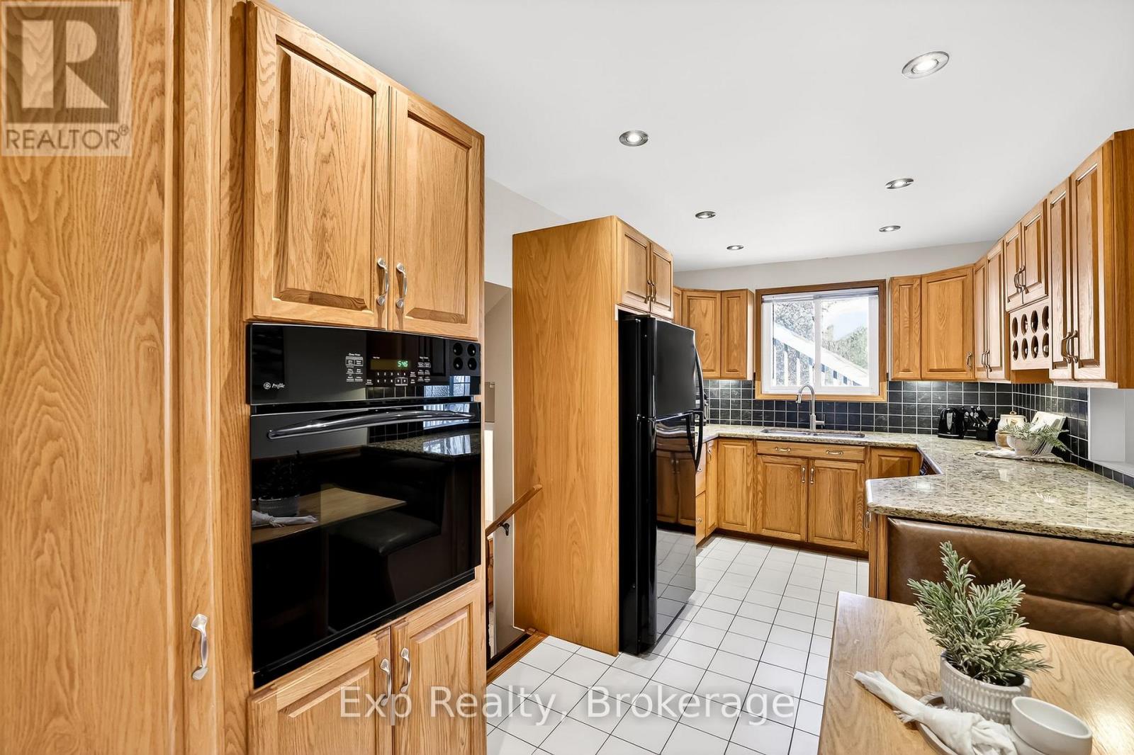 1175 LAKESHORE ROAD - 16