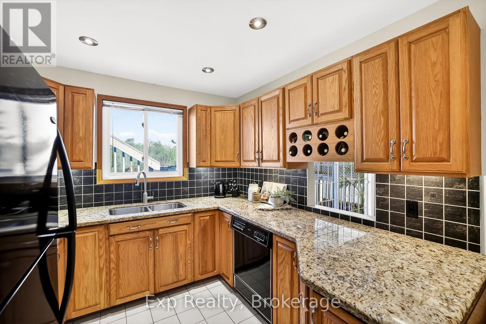 1175 LAKESHORE ROAD - 17