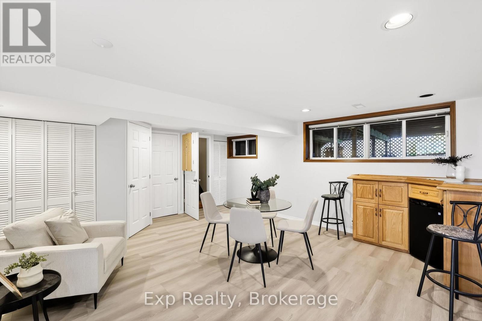 1175 LAKESHORE ROAD - 34