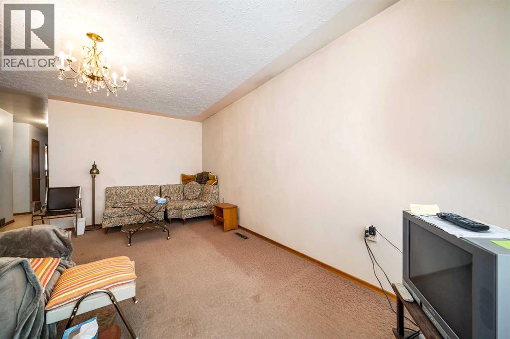 61 5 Street Southwest - Photo 8