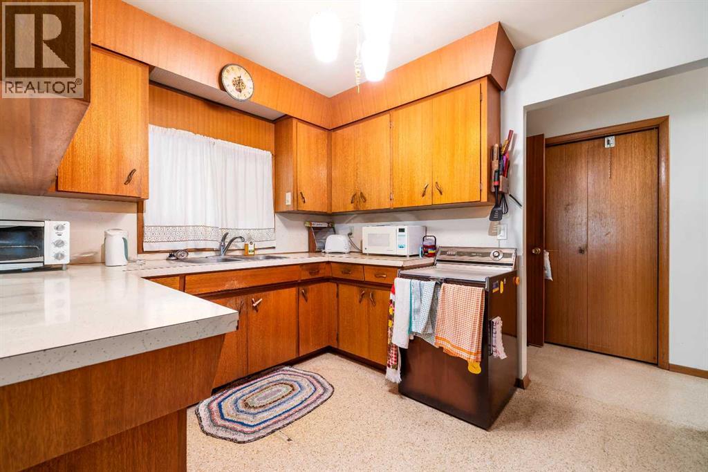 61 5 Street Southwest - Photo 10