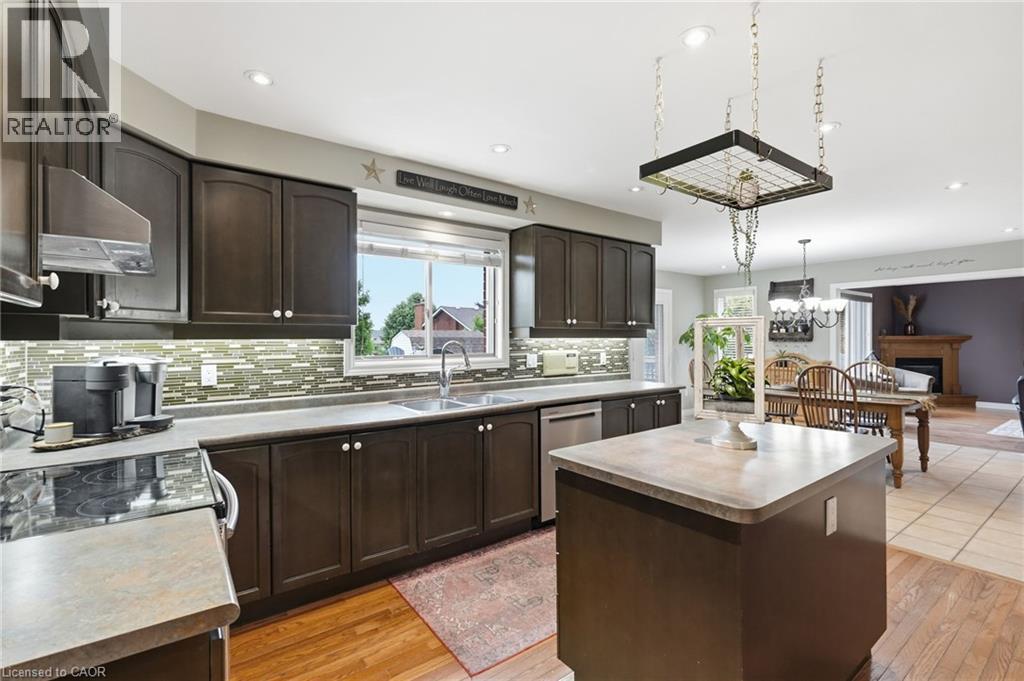 5 MANOR Crescent - 12