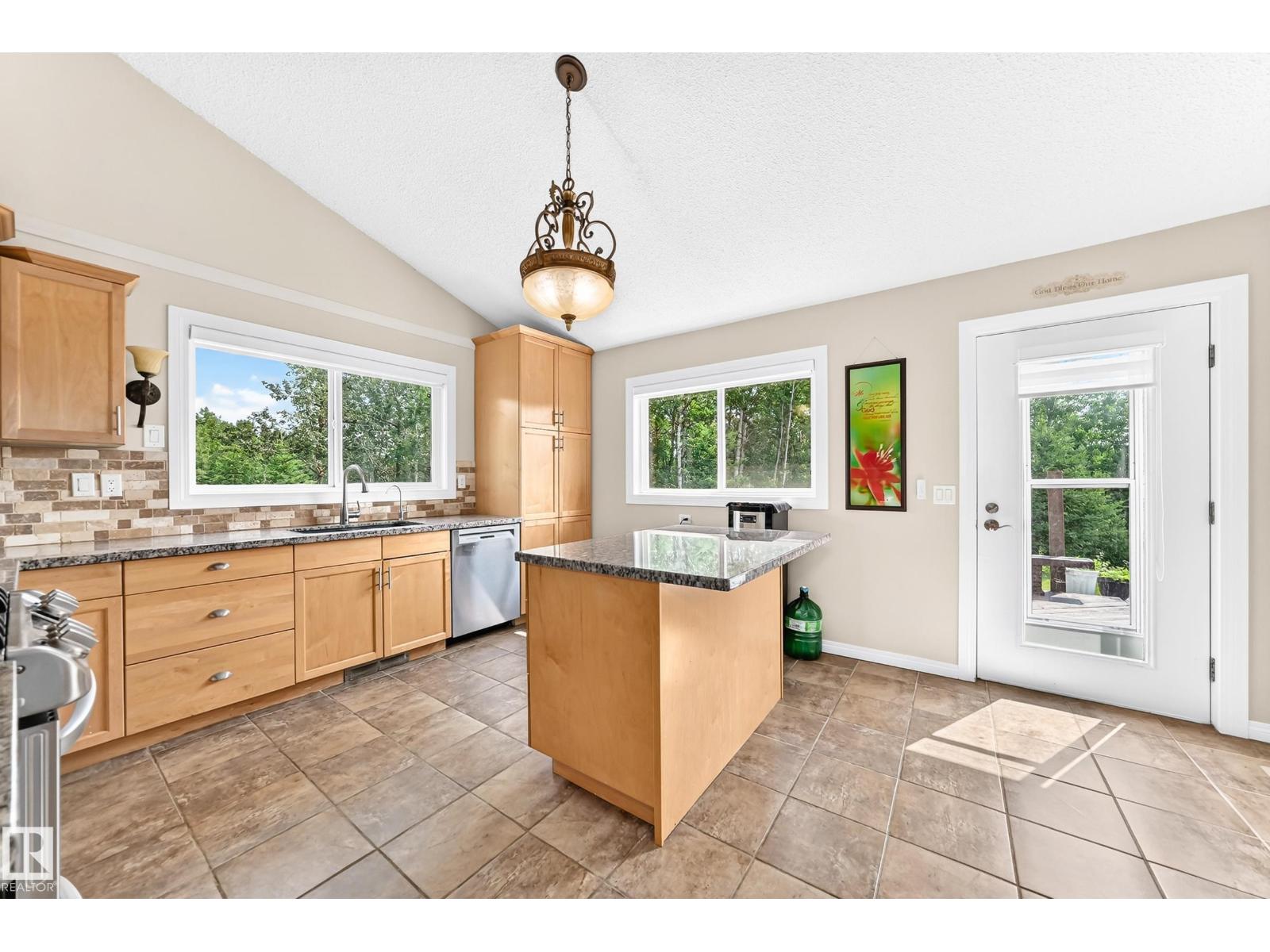 #122 51313 RGE ROAD 231 - 32