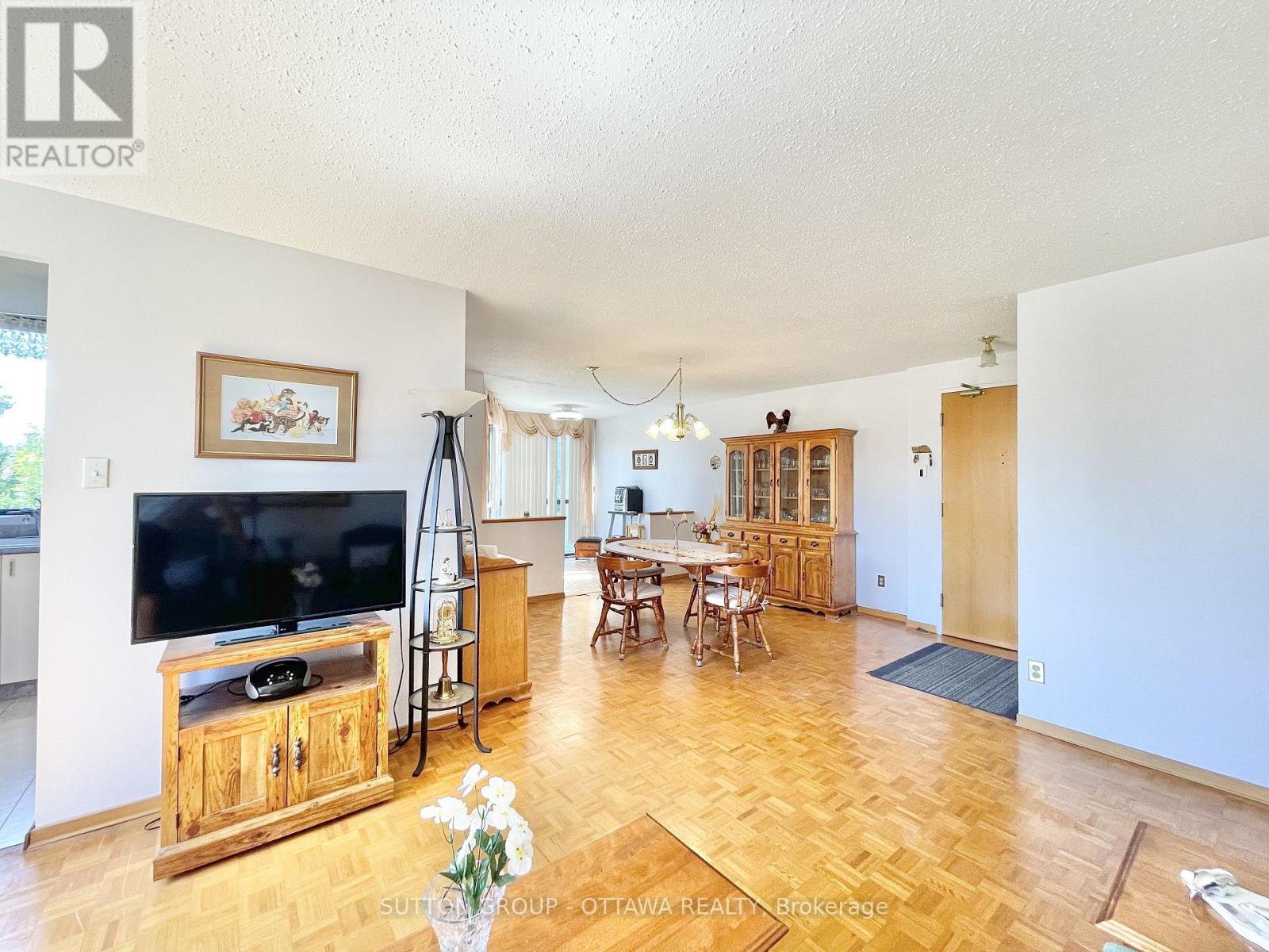 #810 2871 RICHMOND ROAD - 22