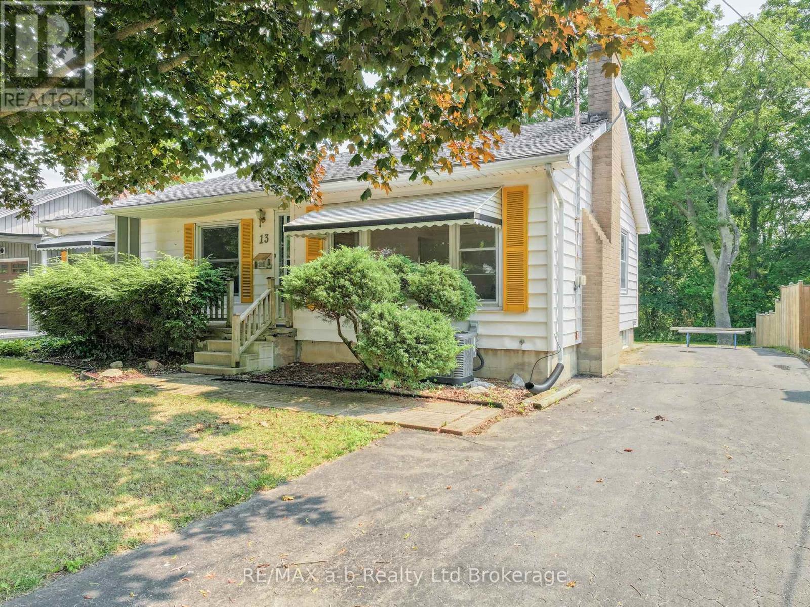 13 PARKSIDE DRIVE - 1