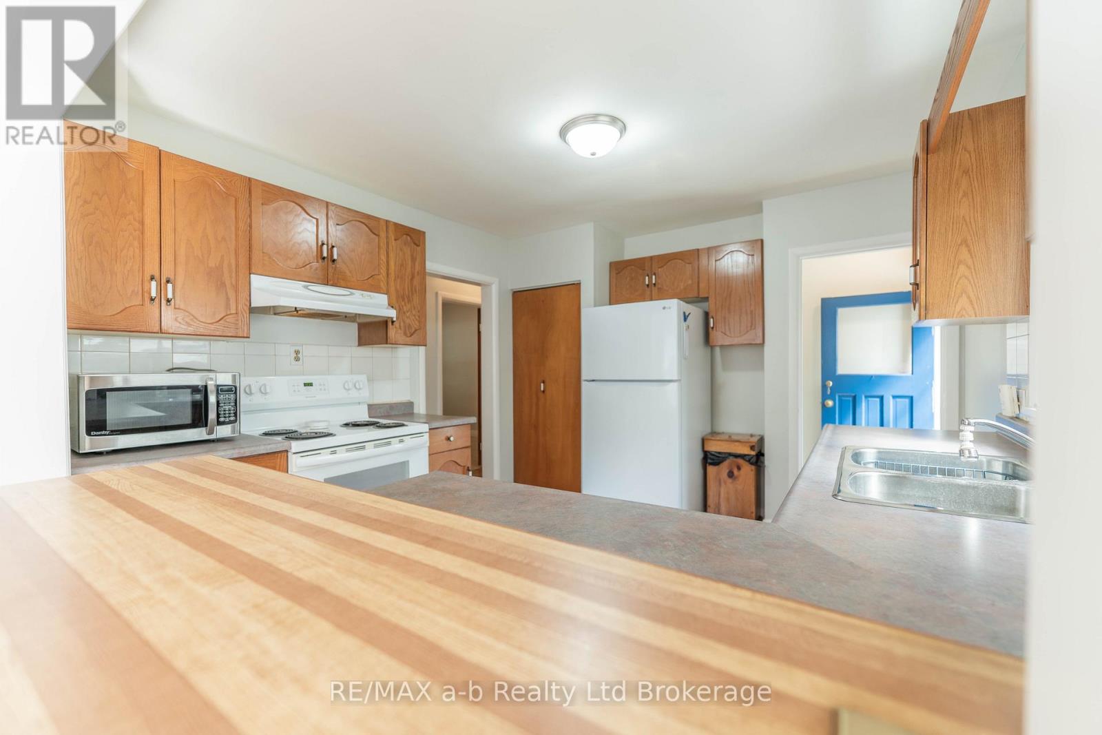 13 PARKSIDE DRIVE - 11