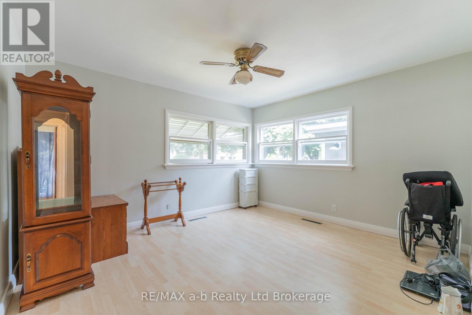 13 PARKSIDE DRIVE - 12