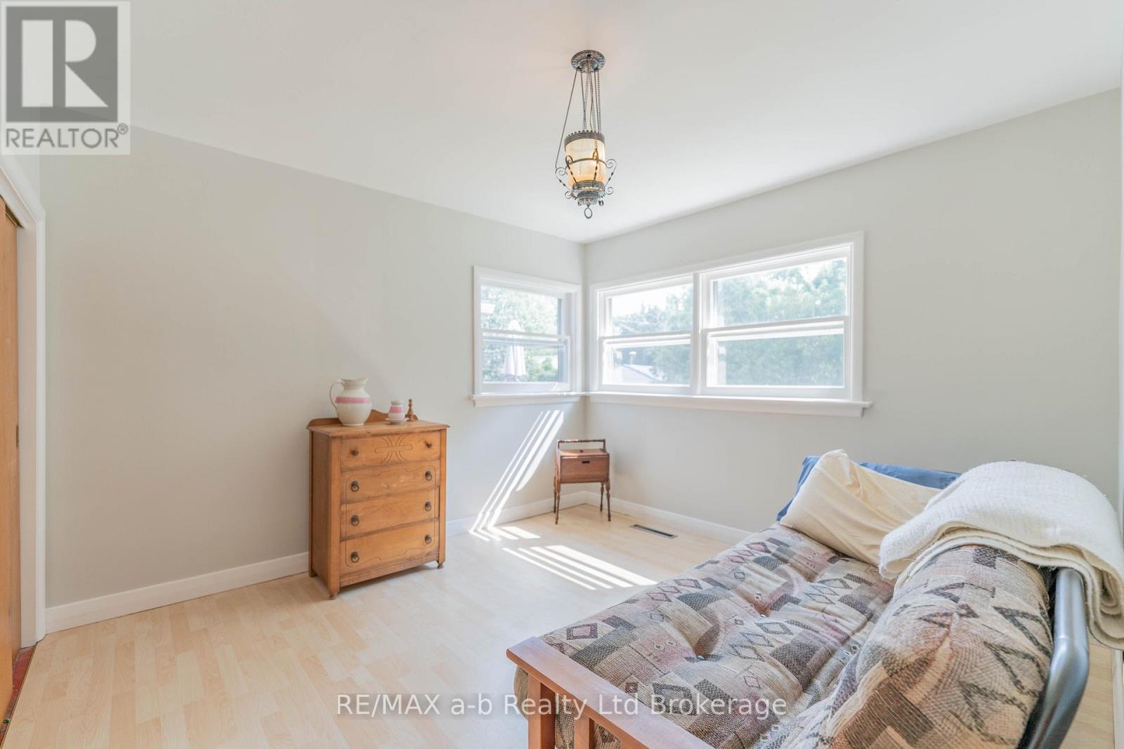 13 PARKSIDE DRIVE - 14