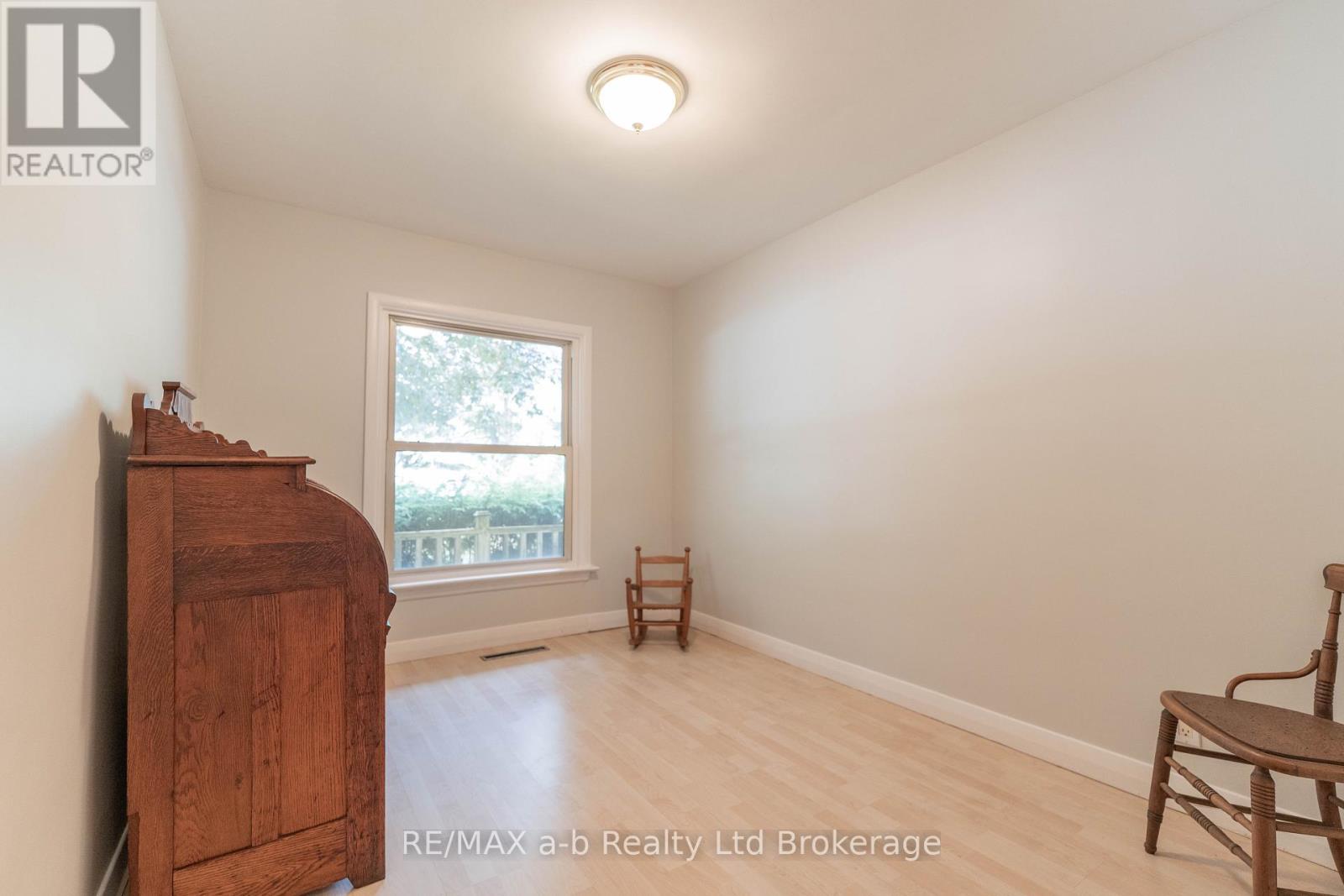 13 PARKSIDE DRIVE - 15